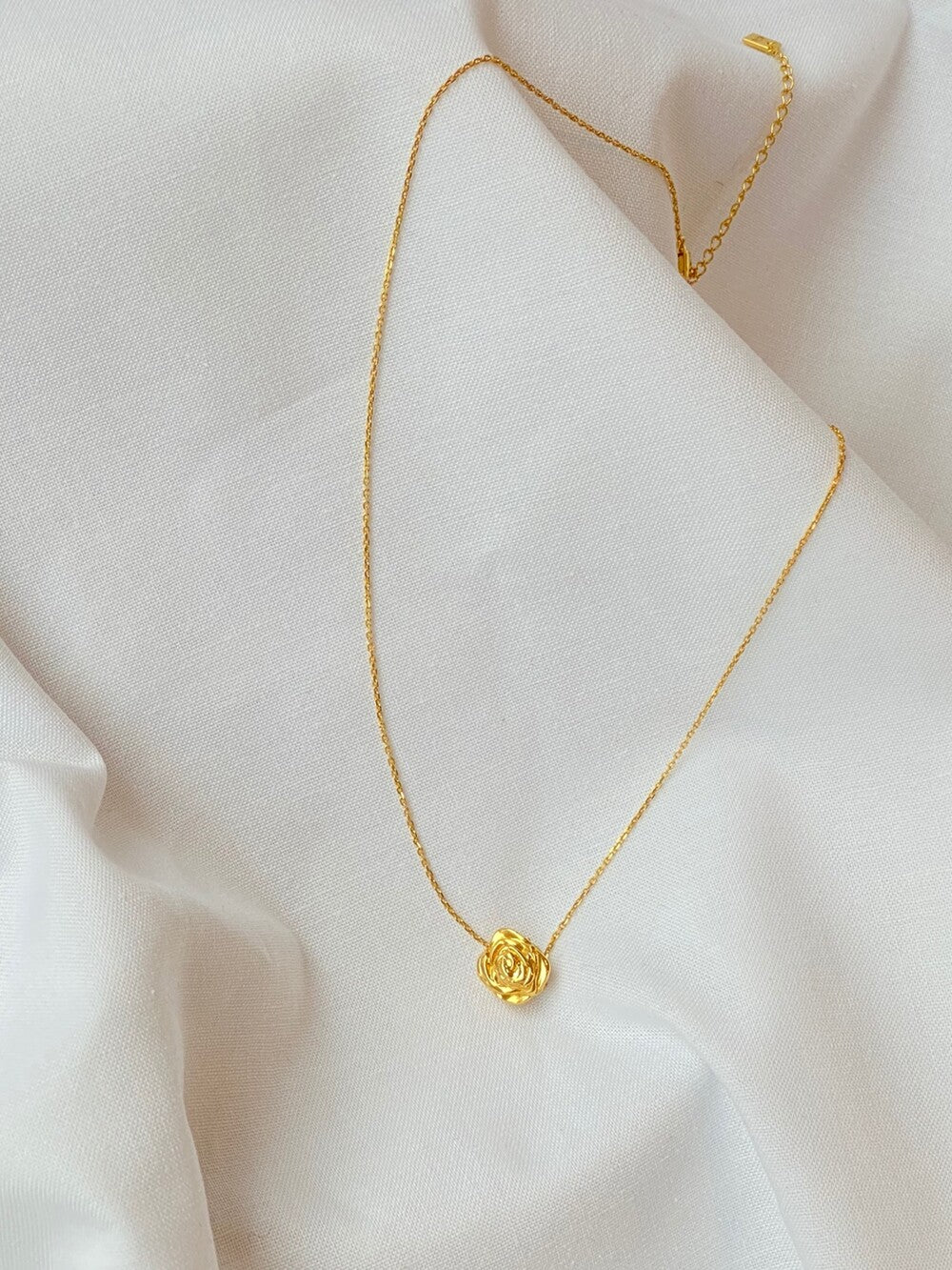 Rose Pendant Necklace